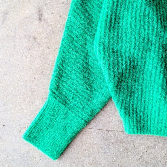 & Other Stories Green Oversized V-Neck Wool Blend Cardigan Sweater size XS NWT - Picture 3 of 8